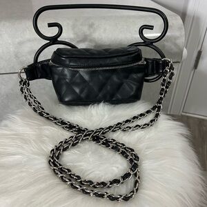 BLACK CROSSBODY BAG WITH METAL STRAPS